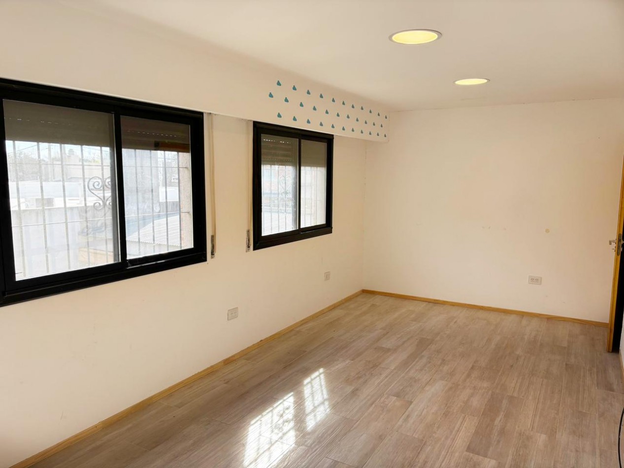 Calle 19 No 2062 - Los Troncos